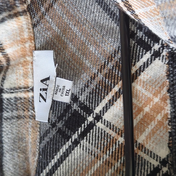 ZiA shacket - Picture 3 of 8